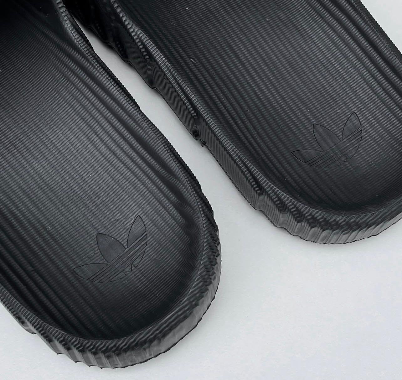 Yezzy Adilette Papuce Crne