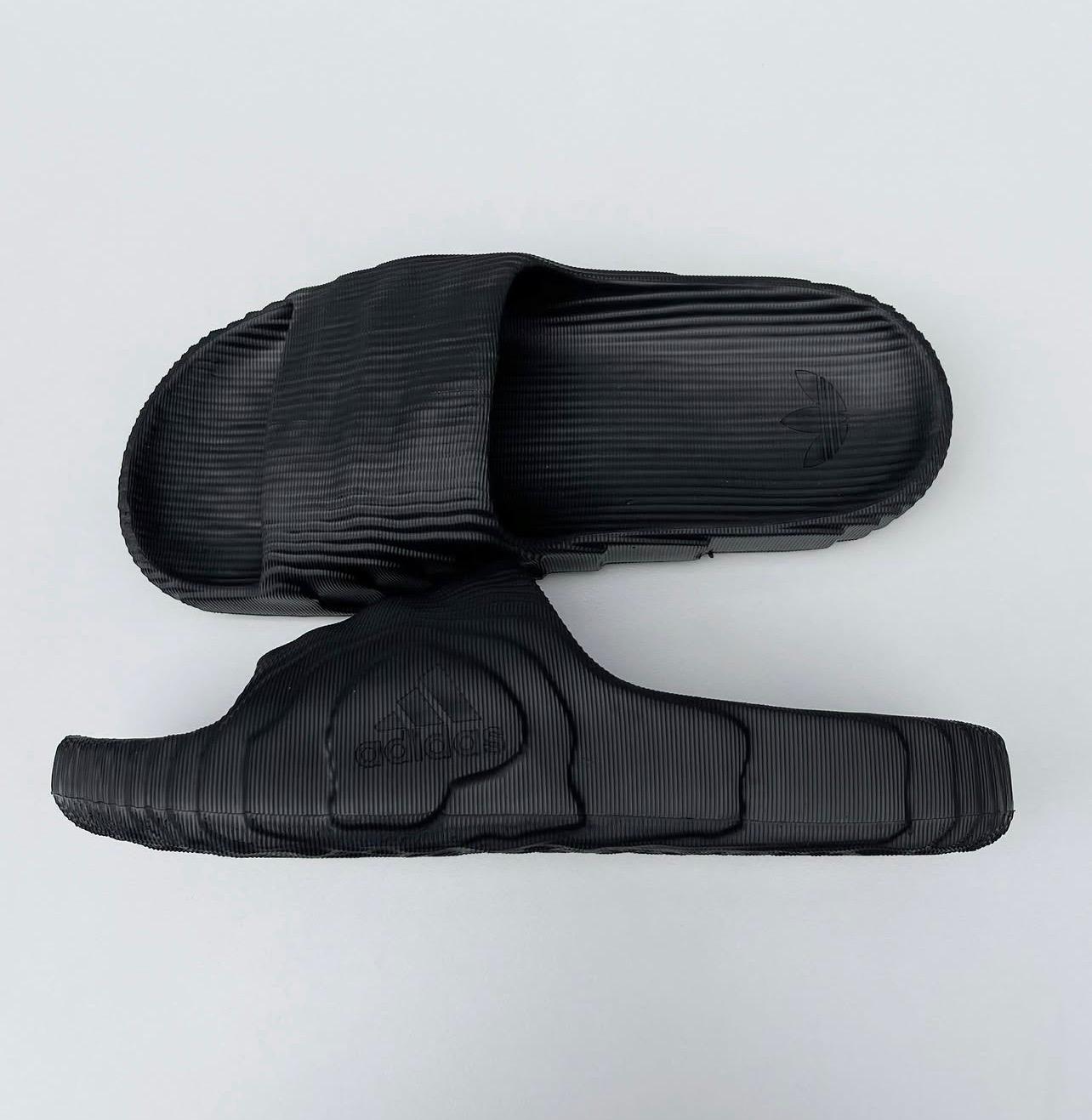 Yezzy Adilette Papuce Crne