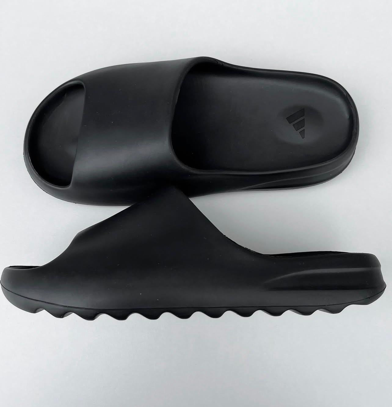 Yezzy Papuce Crne