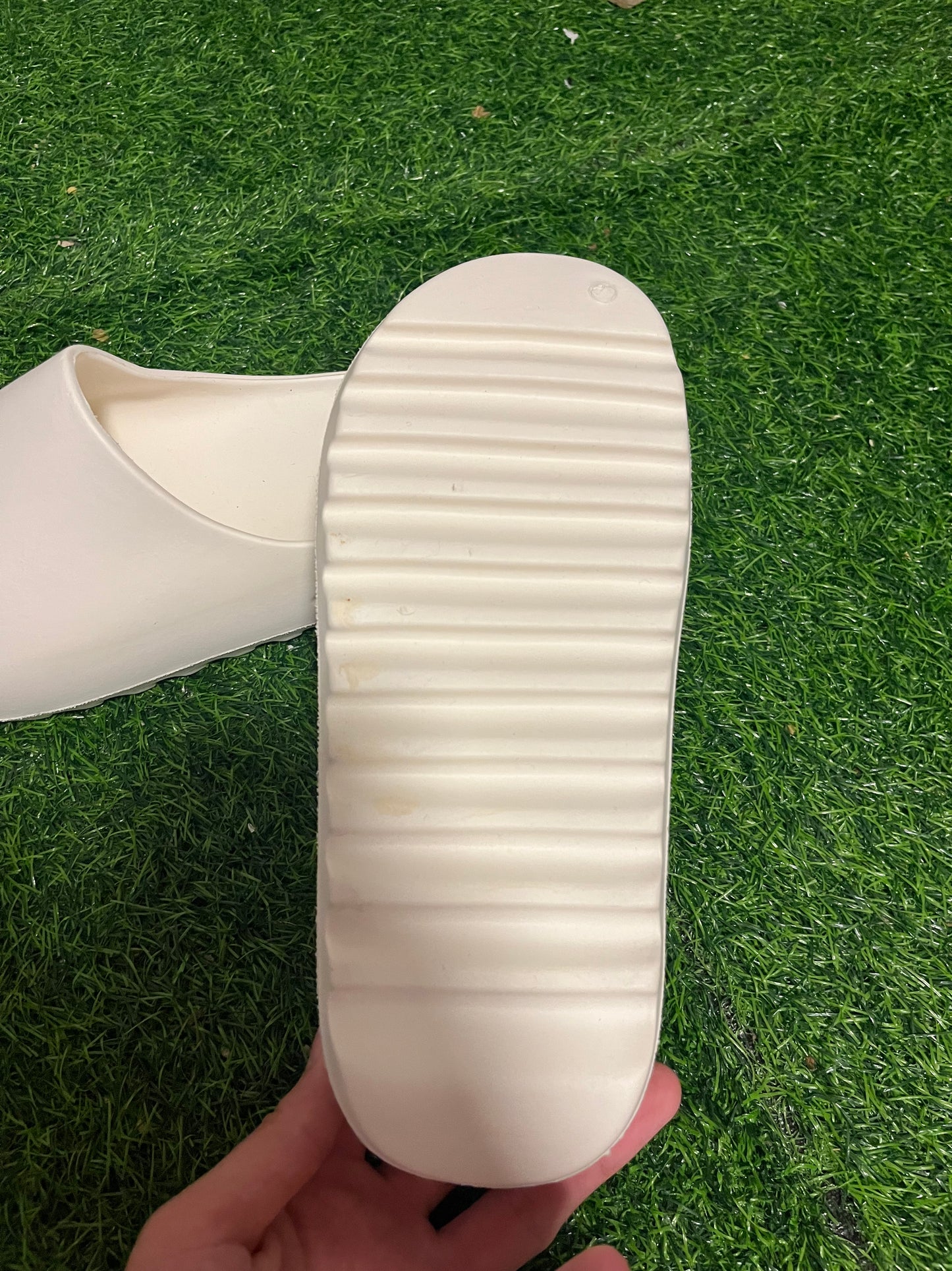 Yezzy Papuce Bele